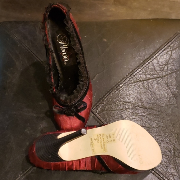 Red pumps - Picture 3 of 4